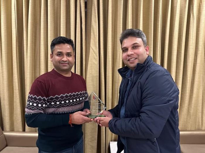 Shadab Mohammad Khalil (right), Associate Professor of Dept. of IB, National Dong Hwa University, presents a certificate of appreciation to Shailendra Pandey ––Director of Nirvana Travel and Tourism.